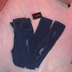 NWT prettylittlething distressed skinny jean